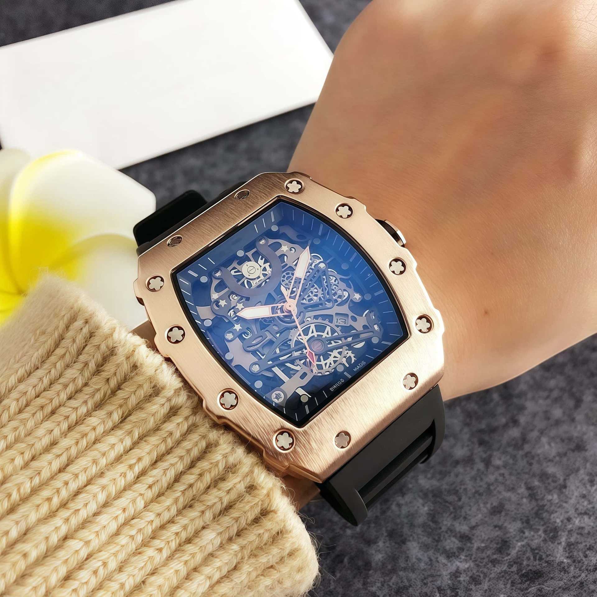 U.M | Classic Dial Men's Wristwatch