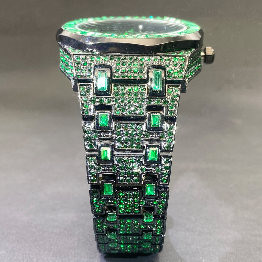 U.M | Fashionable Green Quartz Wristwatch