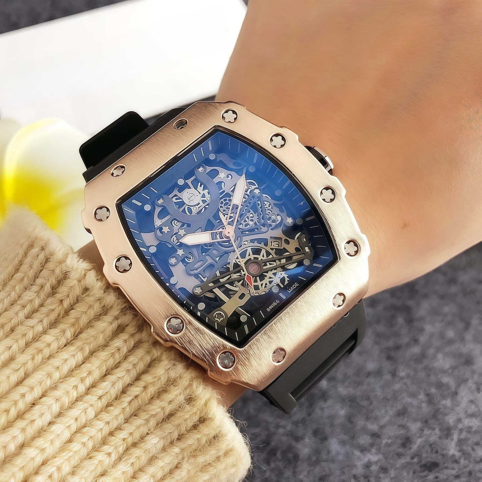 U.M | Classic Dial Men's Wristwatch
